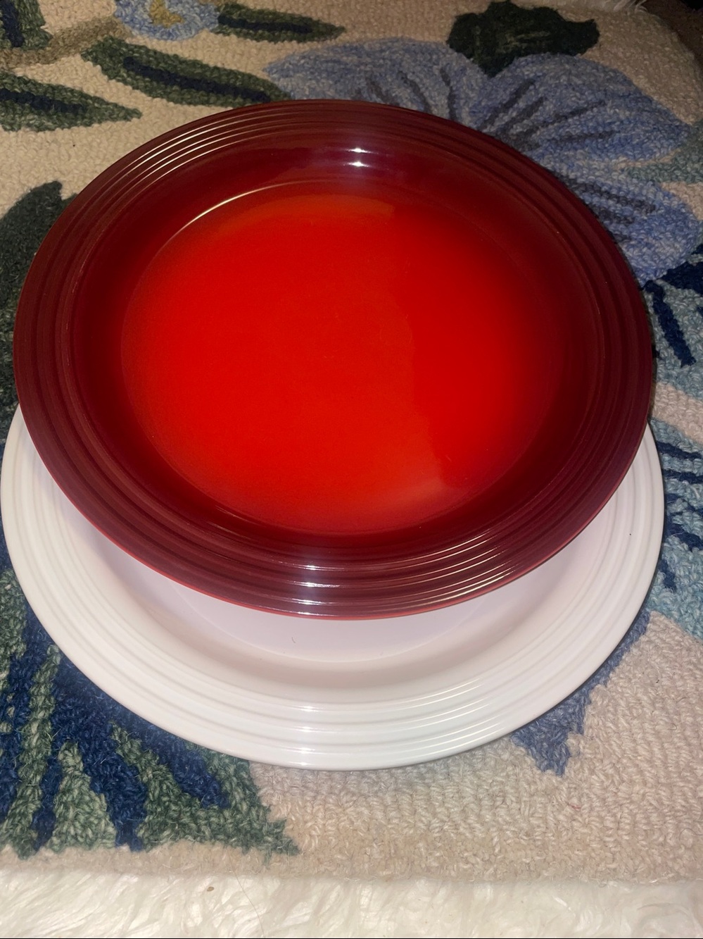 BNWT 2pc Le Creuset 1Red & 1White Glazed Dinner Plate with 3 embossed rim, 27 cm
